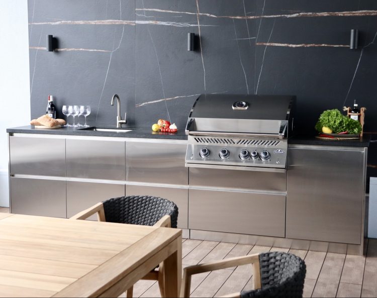 Уличная зона барбекю из металла