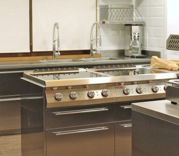 Кухня AWELT из нержавеющей стали с профессиональным оборудованием