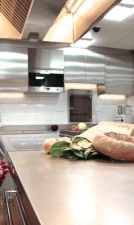 Частная кухня для повара из металла от AWELT